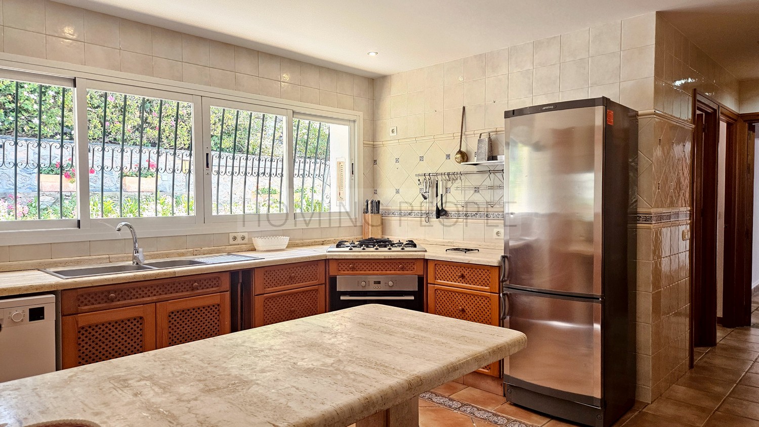 Great, charming villa with mature gardens