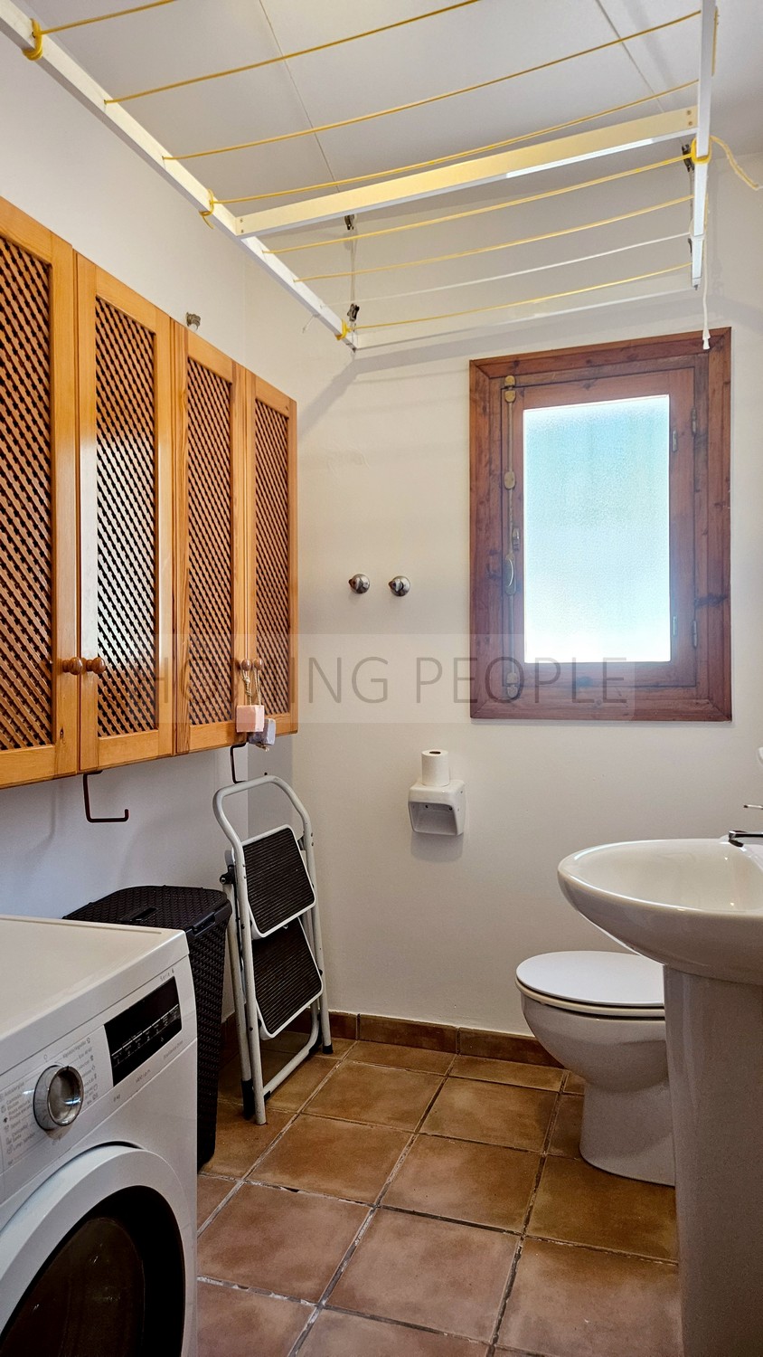 Great, charming villa with mature gardens