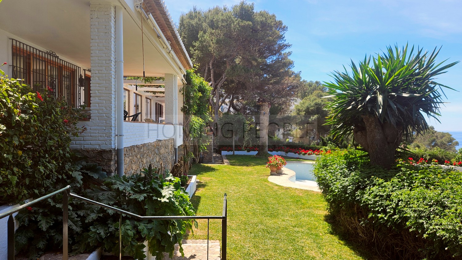 Great, charming villa with mature gardens
