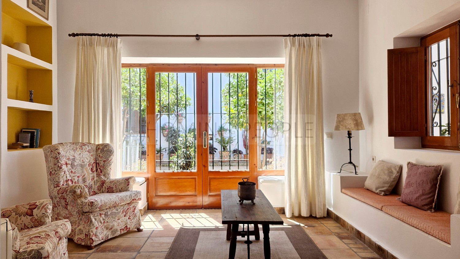 Great, charming villa with mature gardens
