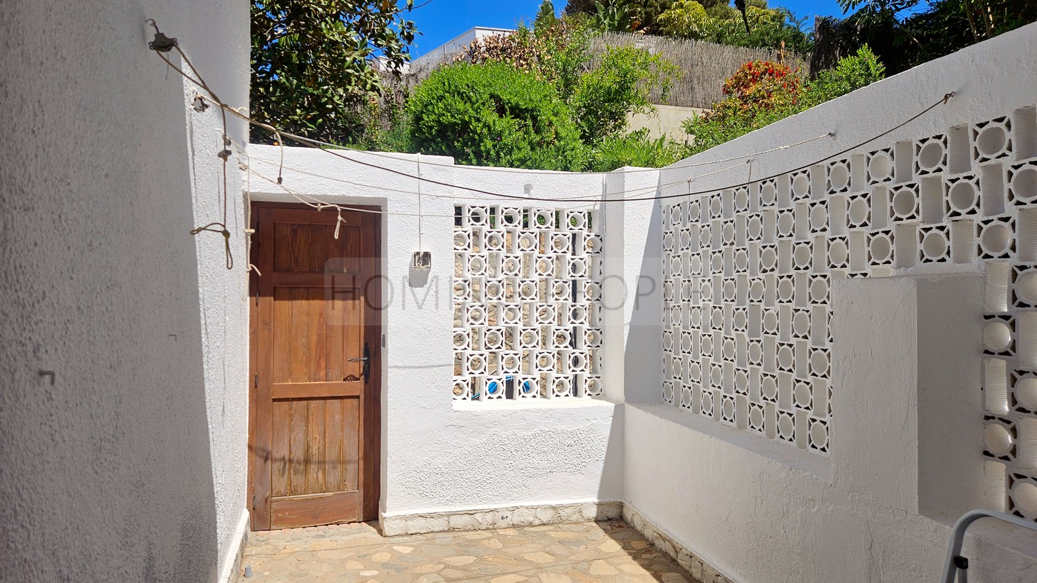 Great, charming villa with mature gardens