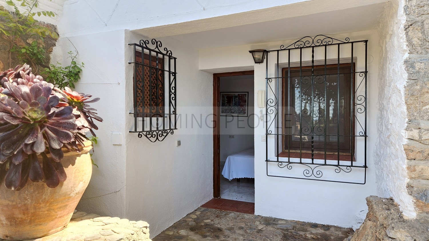 Great, charming villa with mature gardens