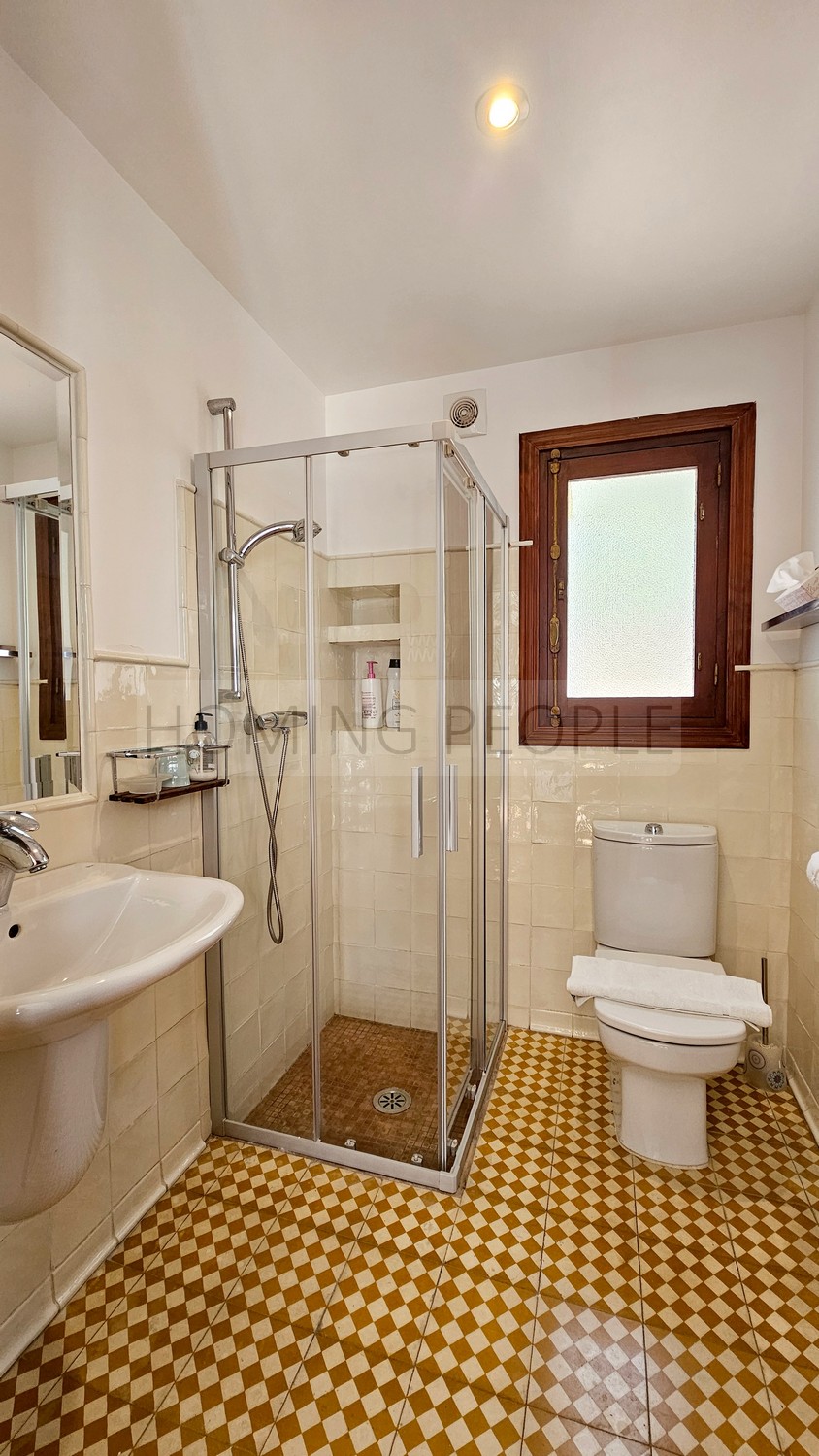 Great, charming villa with mature gardens