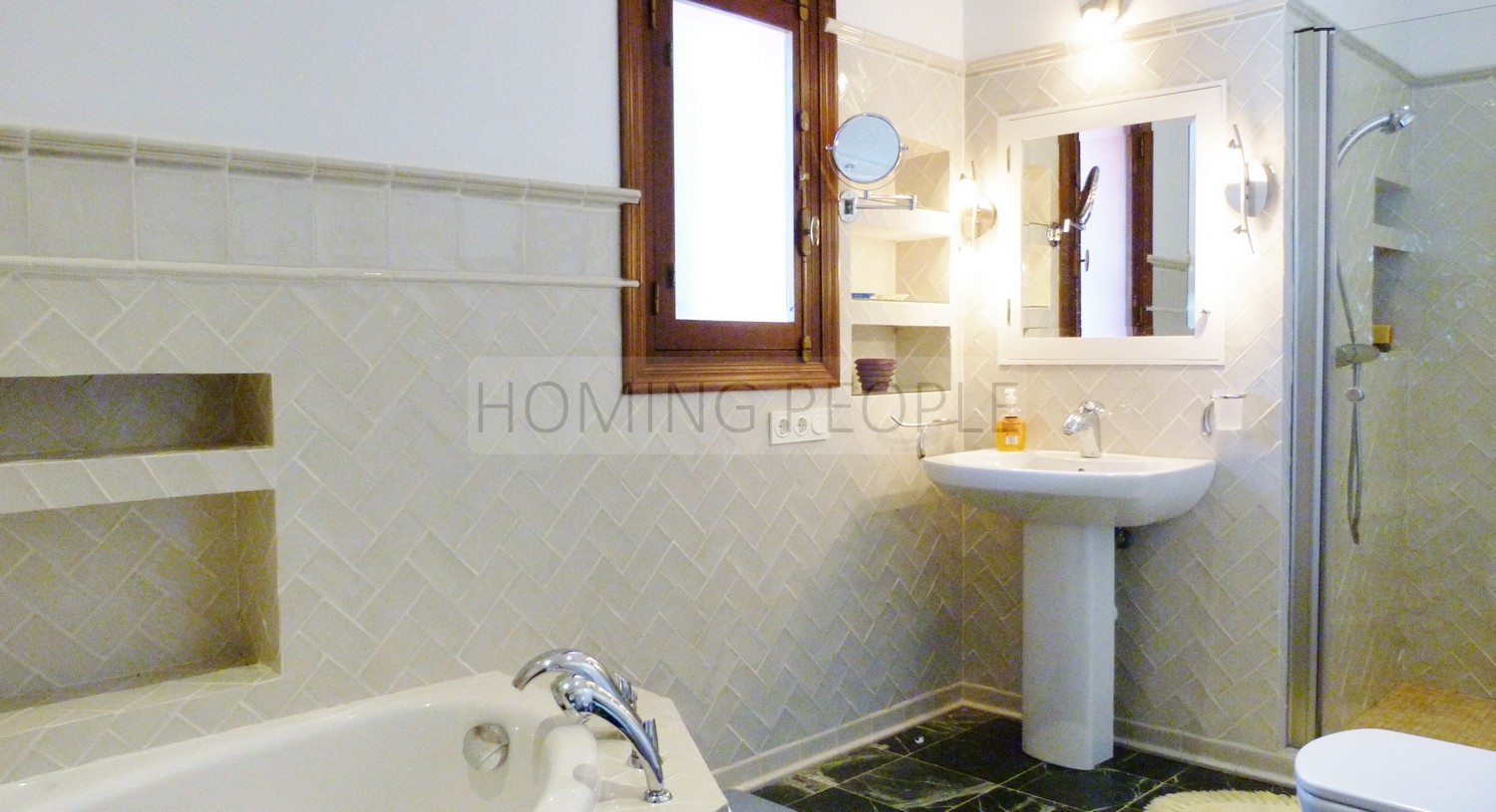 Villa espaciosa y jardines con mucho encanto