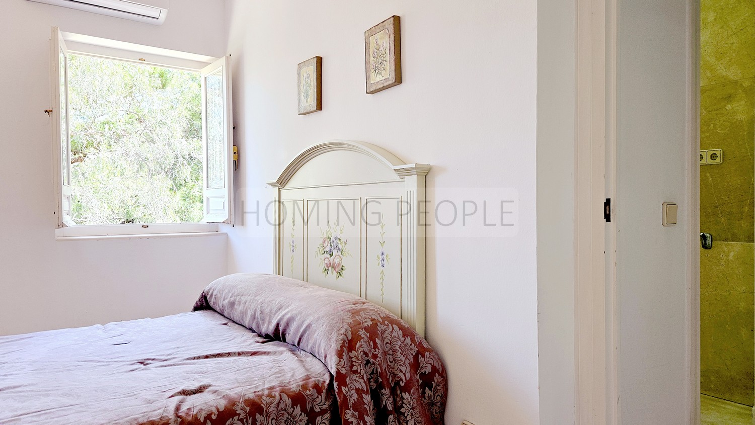 A true feeling of interior space within a privileged setting offering the best views of the bay.