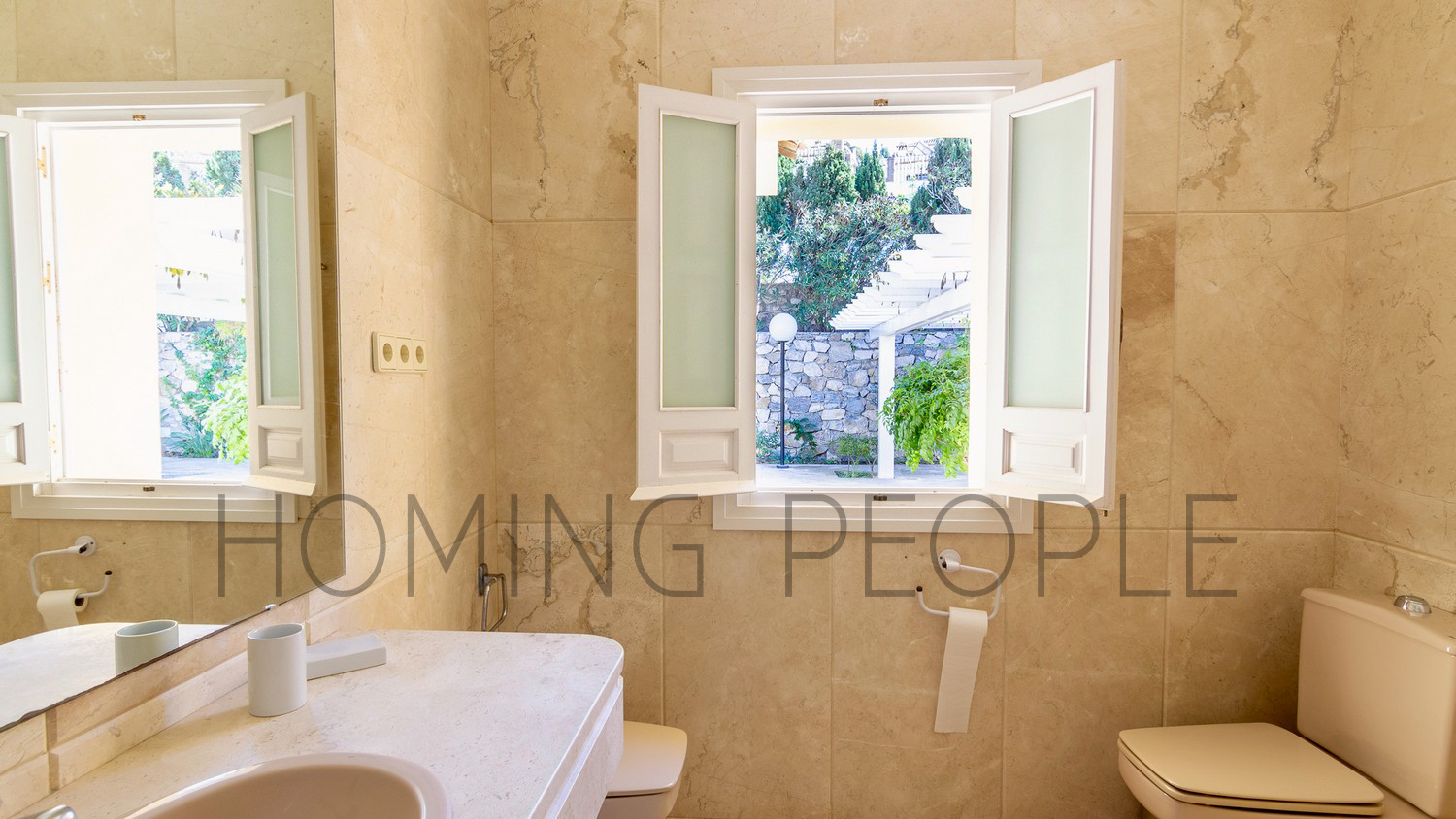 Estancias a lo grande con vistas idílicas a la bahía y acceso a la piscina