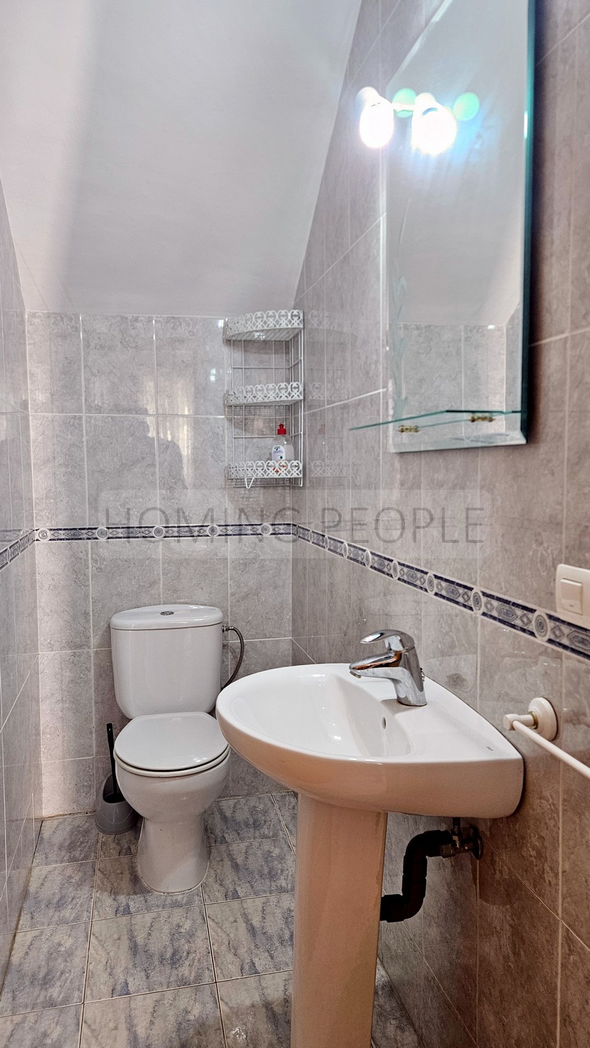 Adosado de dos plantas con cochera y a un paso de la Playa de La China