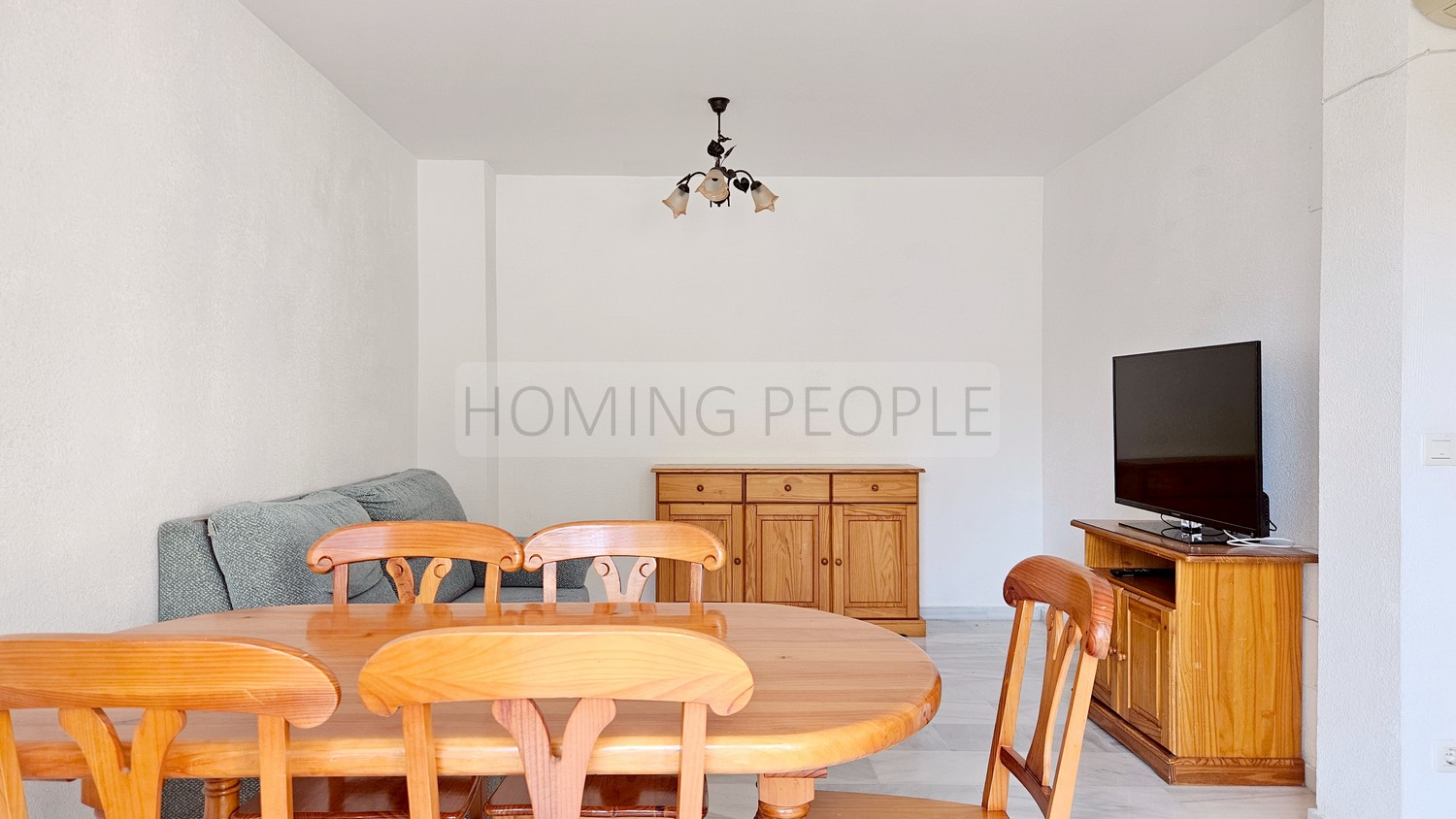 Adosado de dos plantas con cochera y a un paso de la Playa de La China