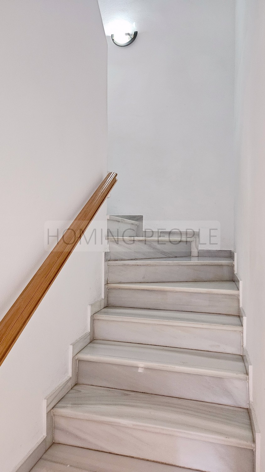 Adosado de dos plantas con cochera y a un paso de la Playa de La China