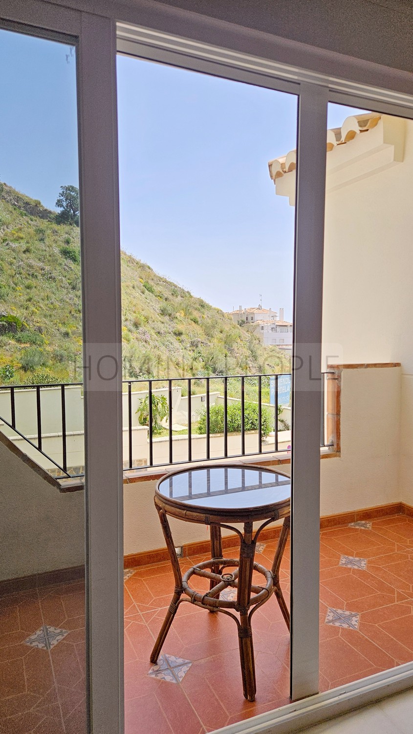 Adosado de dos plantas con cochera y a un paso de la Playa de La China