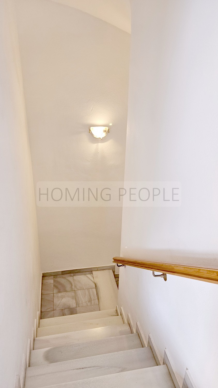 Adosado de dos plantas con cochera y a un paso de la Playa de La China