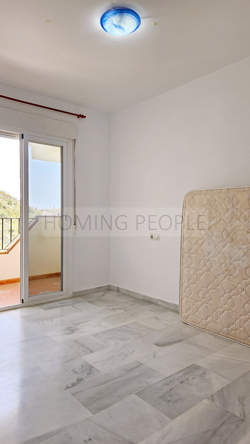 Adosado de dos plantas con cochera y a un paso de la Playa de La China