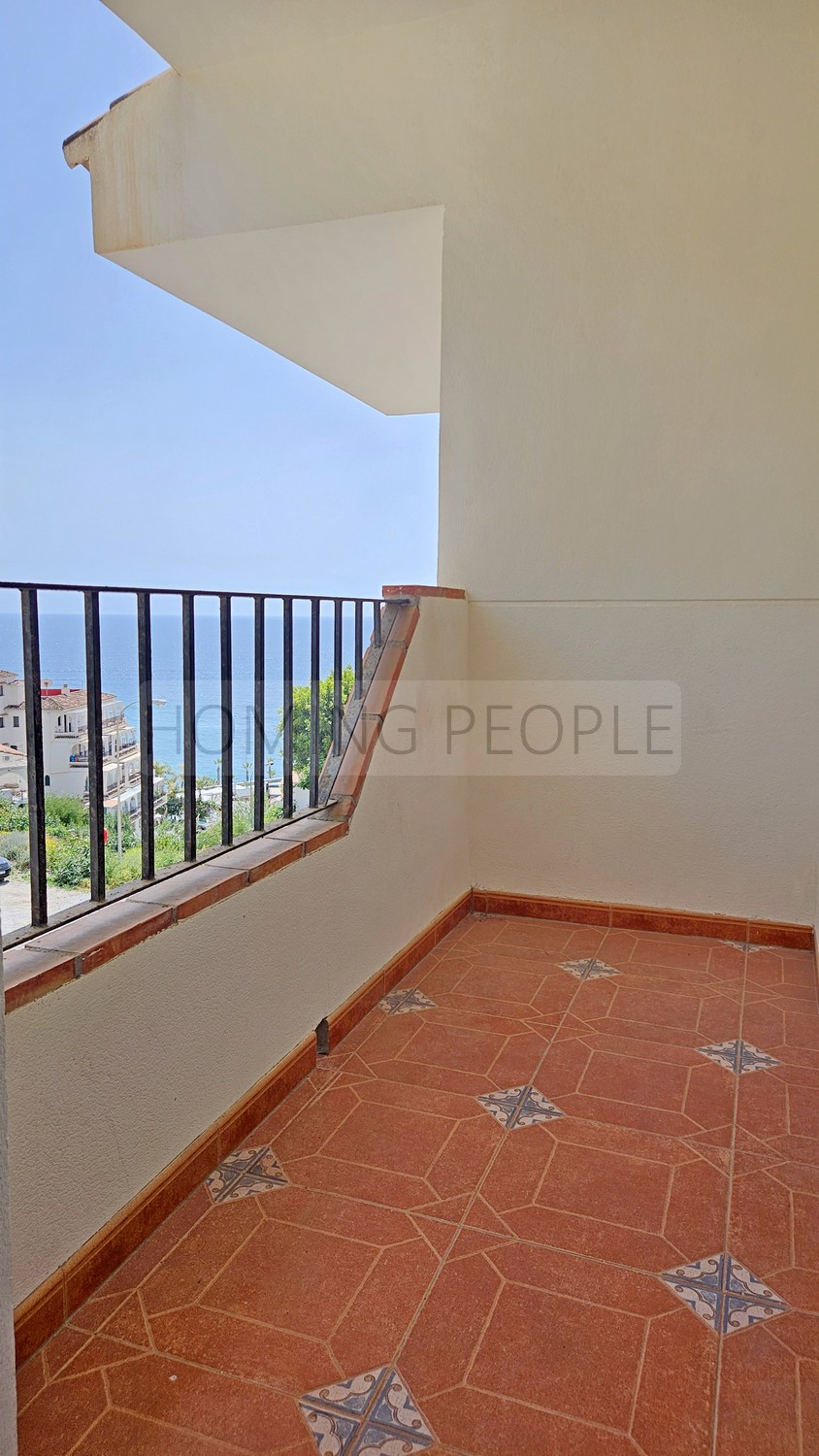 Adosado de dos plantas con cochera y a un paso de la Playa de La China