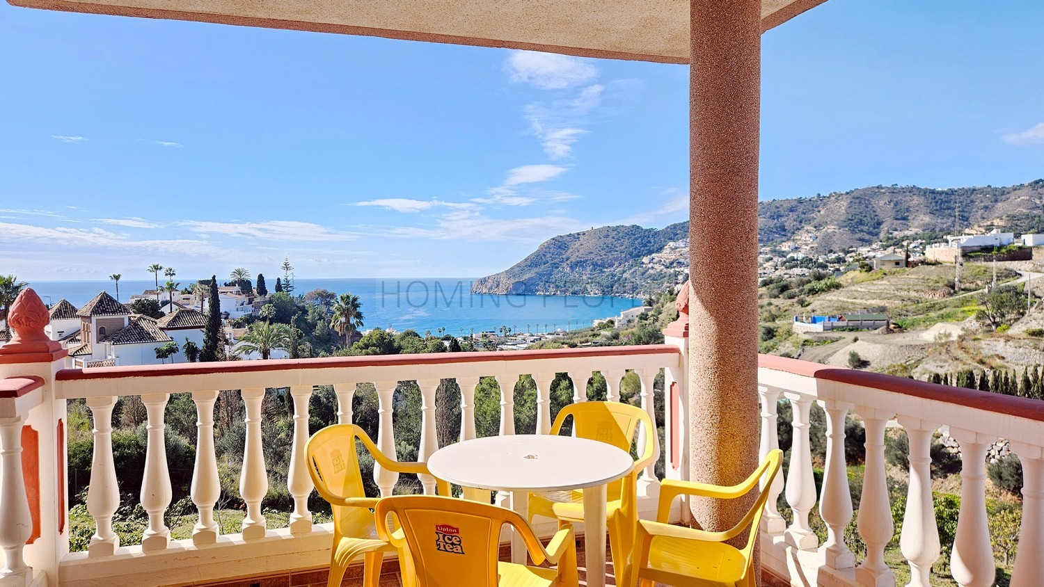 Chalet de campo con apartamento de invitados, piscina y preciosas vistas a la bahía