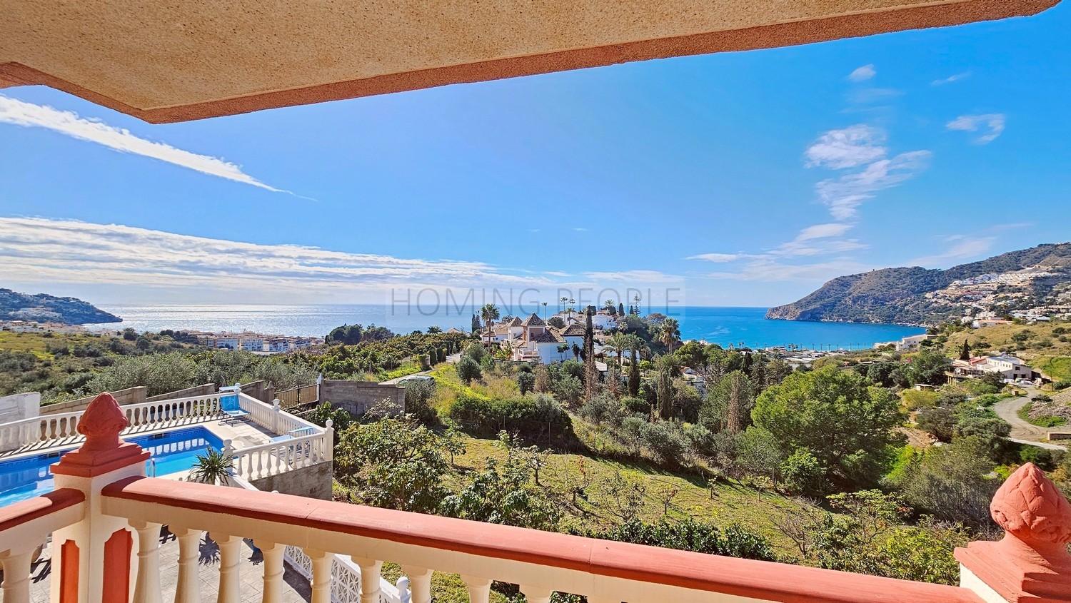 Chalet de campo con apartamento de invitados, piscina y preciosas vistas a la bahía