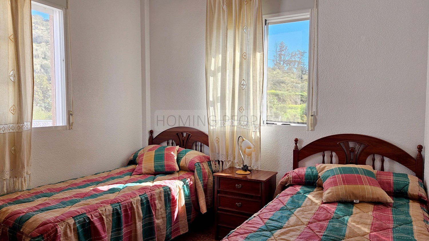 Chalet de campo con apartamento de invitados, piscina y preciosas vistas a la bahía