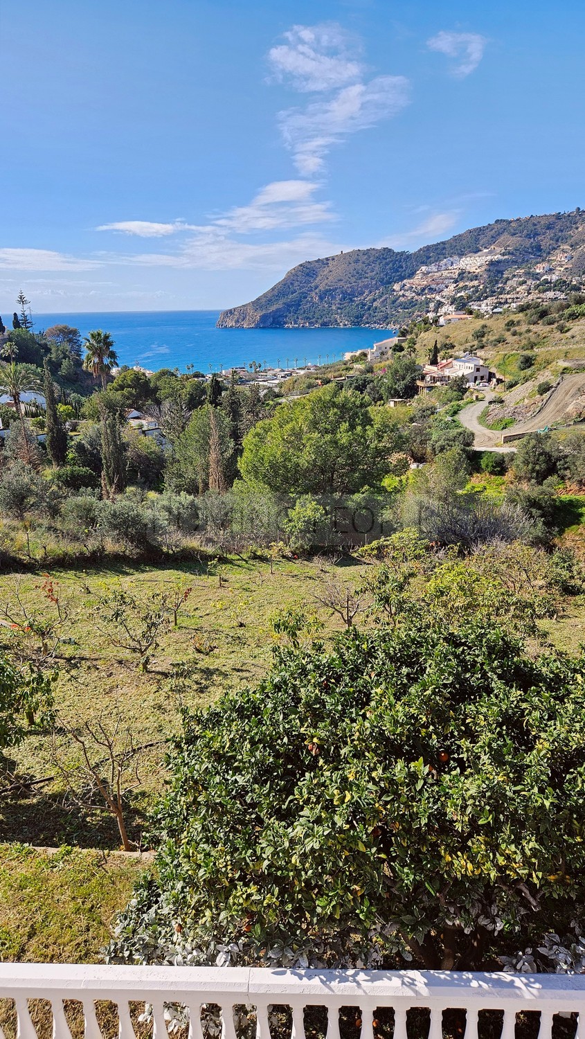 Chalet de campo con apartamento de invitados, piscina y preciosas vistas a la bahía