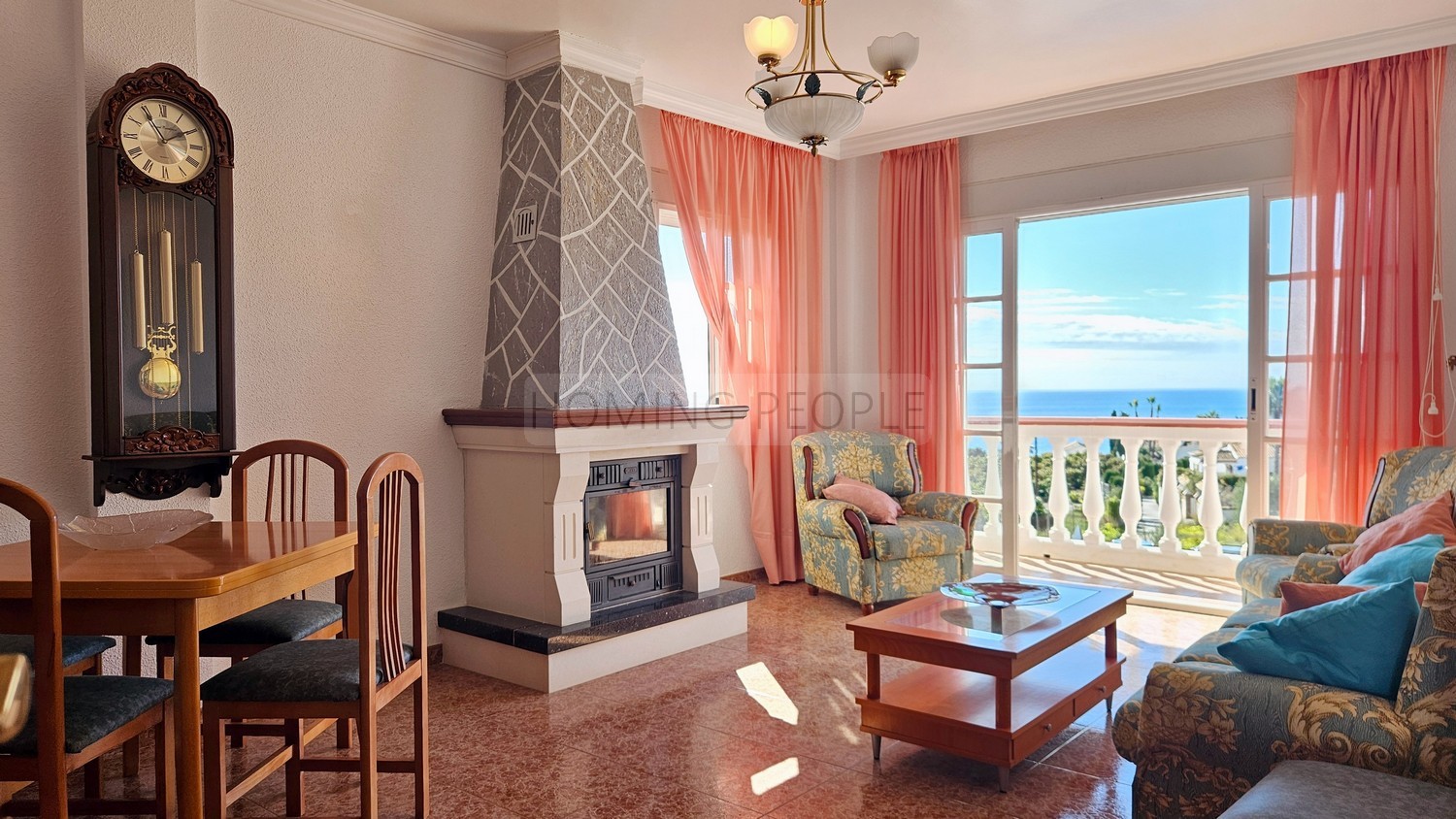 Chalet de campo con apartamento de invitados, piscina y preciosas vistas a la bahía