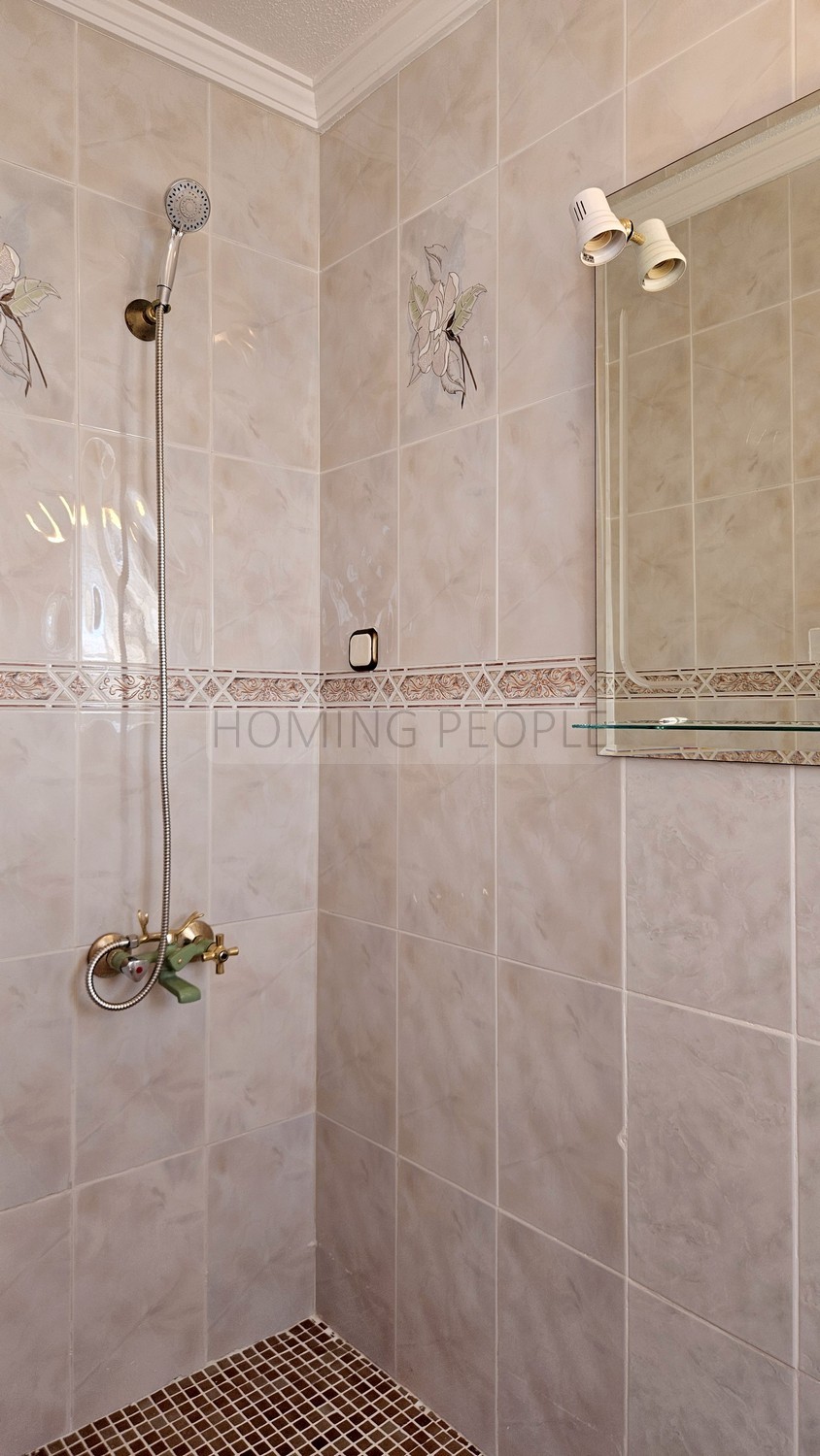 Chalet de campo con apartamento de invitados, piscina y preciosas vistas a la bahía