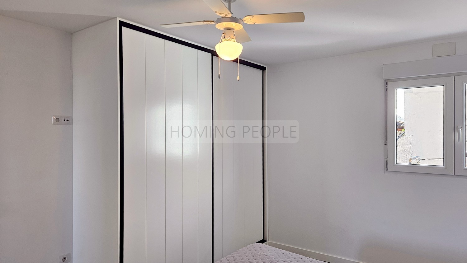 Chalet de campo con apartamento de invitados, piscina y preciosas vistas a la bahía