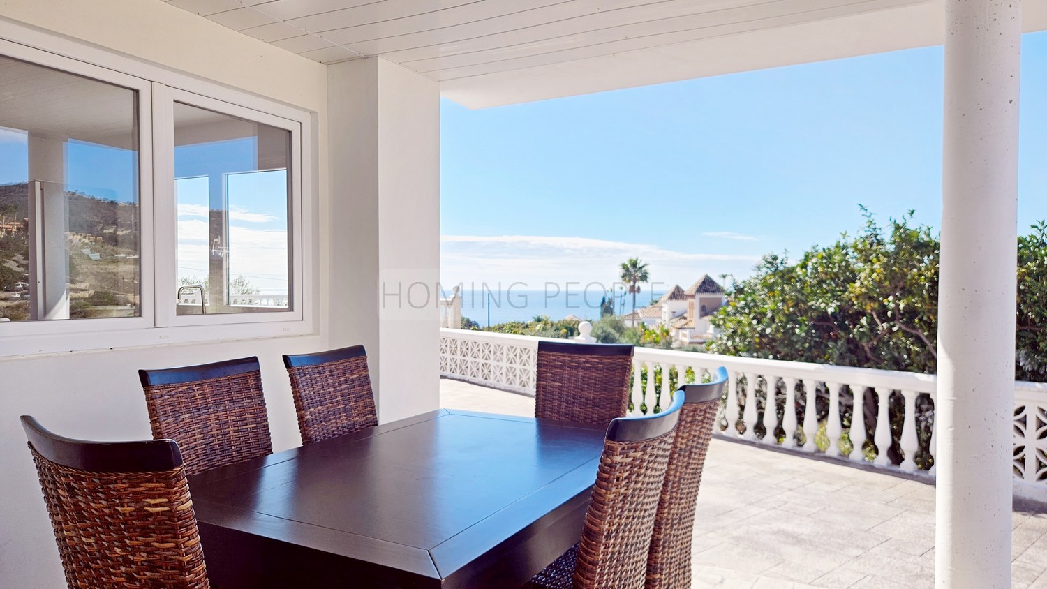 Chalet de campo con apartamento de invitados, piscina y preciosas vistas a la bahía