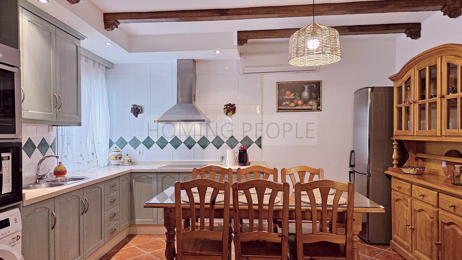 Villa rurale andalouse bien équipée avec piscine, entourée de colines d'avocatiers et un très bon accès