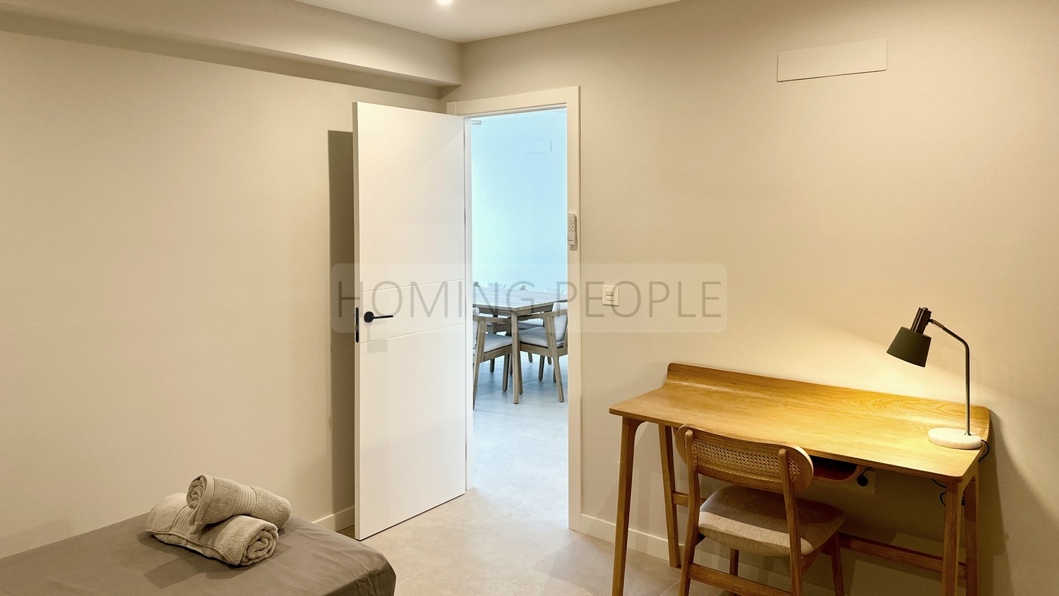 Chalet moderno con piscina y cochera,  a distancia a pie del pueblo y de la playa