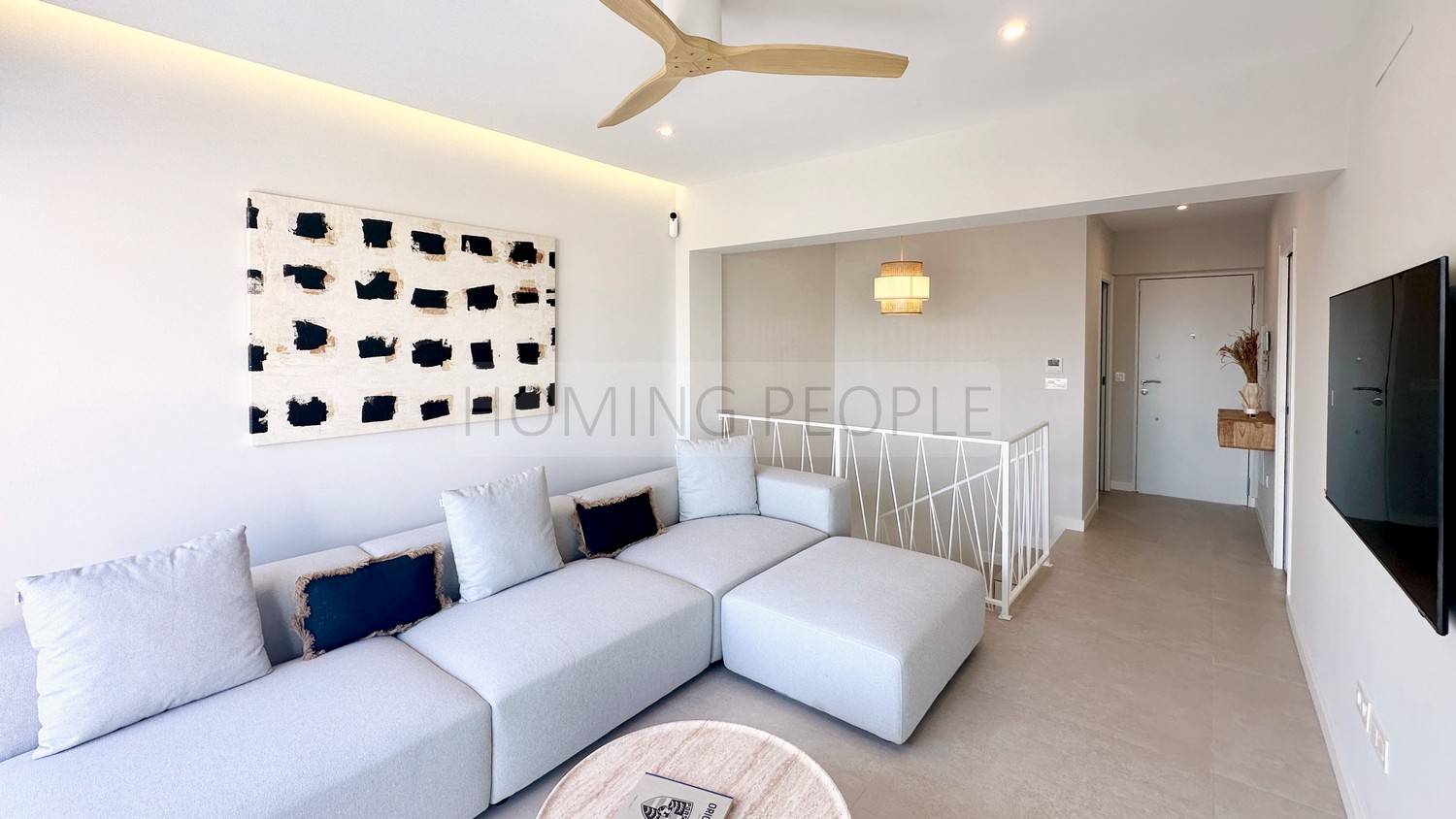 Chalet moderno con piscina y cochera,  a distancia a pie del pueblo y de la playa