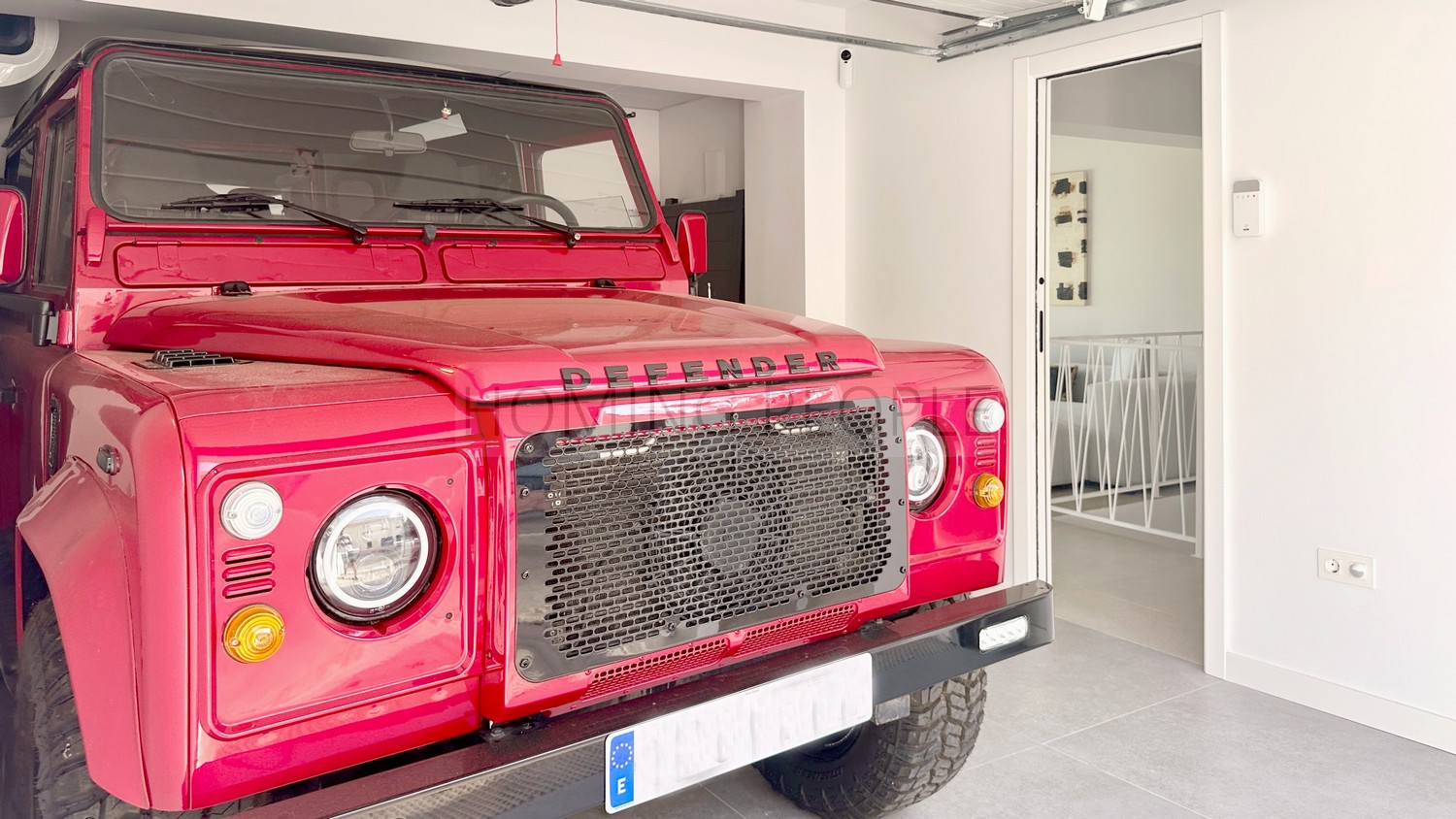 Chalet moderno con piscina y cochera,  a distancia a pie del pueblo y de la playa