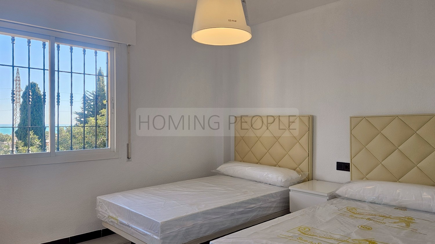 Chalet grande y soleado con piscina: Dos viviendas en una !