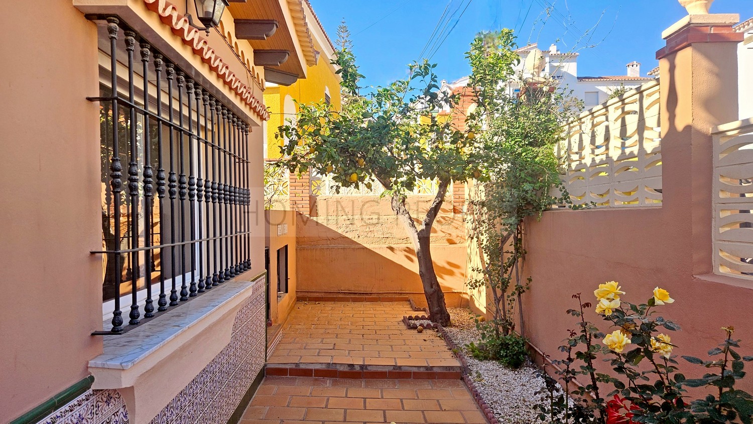 Chalet grande y soleado con piscina: Dos viviendas en una !