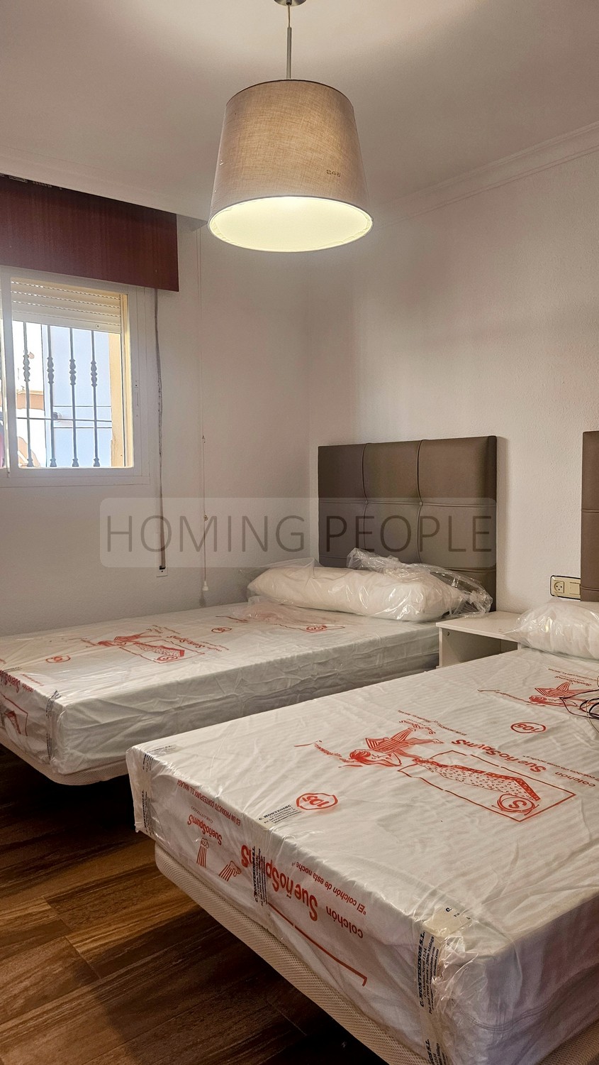 Chalet grande y soleado con piscina: Dos viviendas en una !