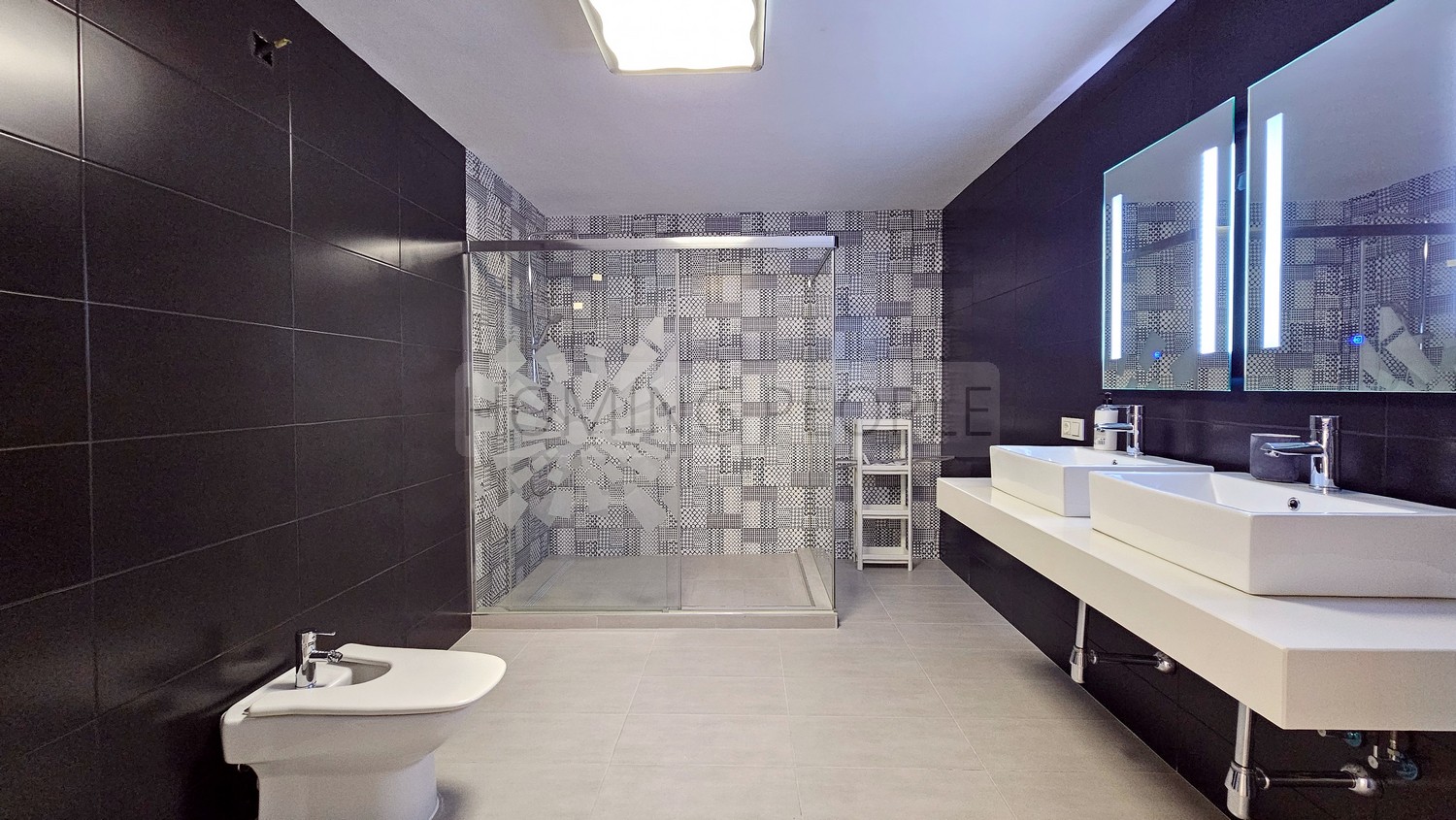 Chalet grande y soleado con piscina: Dos viviendas en una !