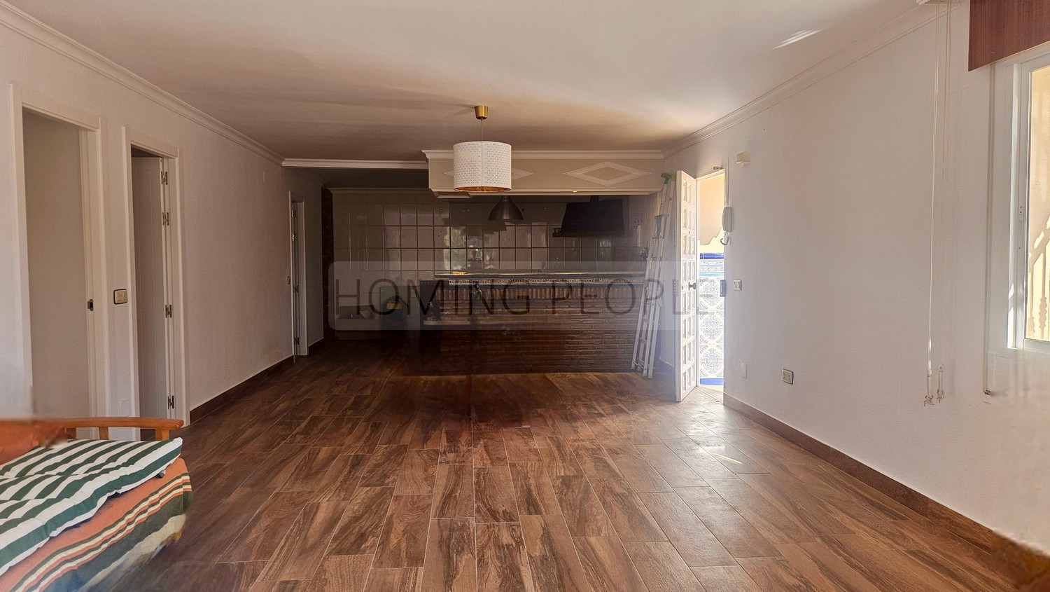 Chalet grande y soleado con piscina: Dos viviendas en una !