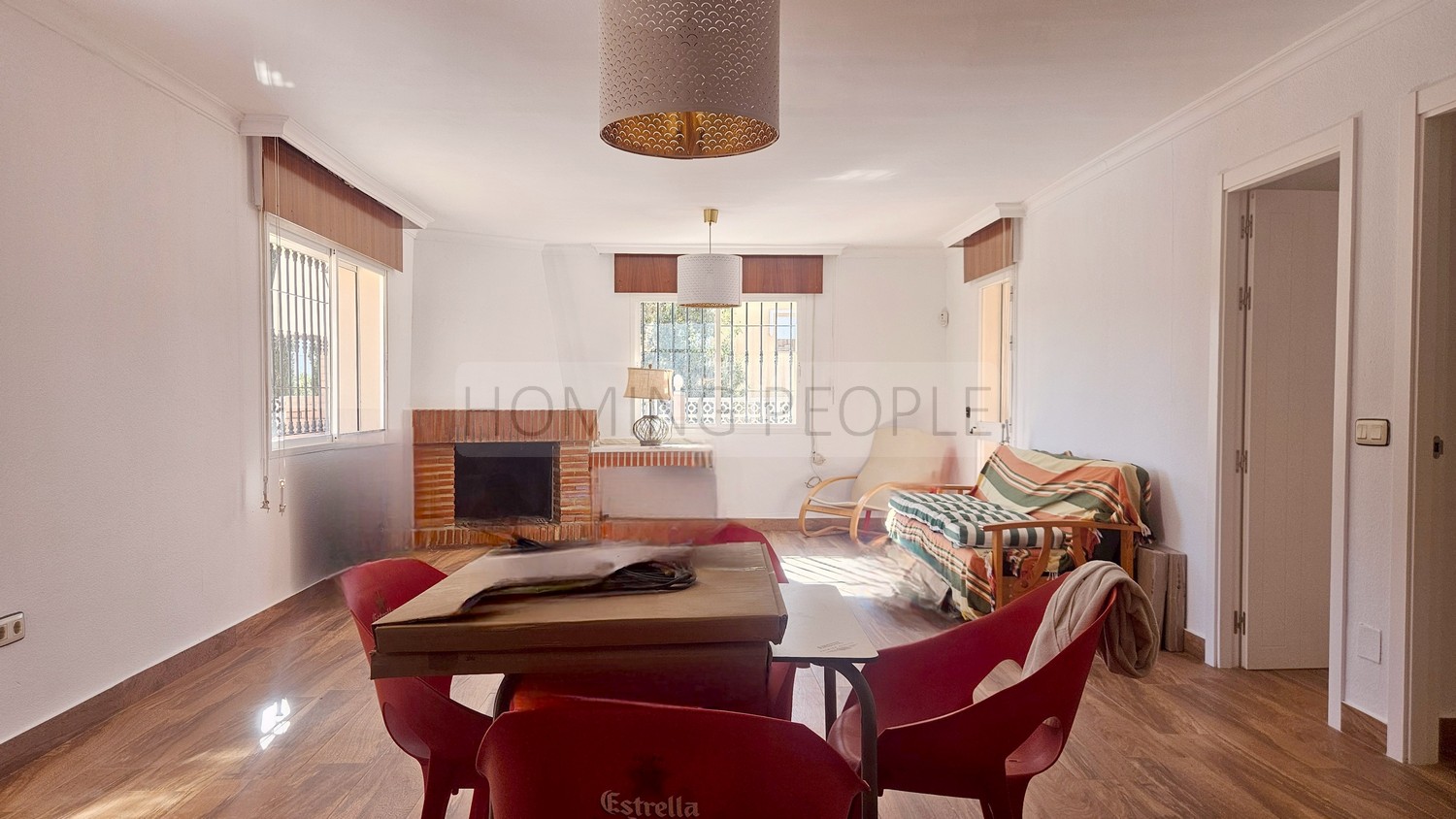 Chalet grande y soleado con piscina: Dos viviendas en una !