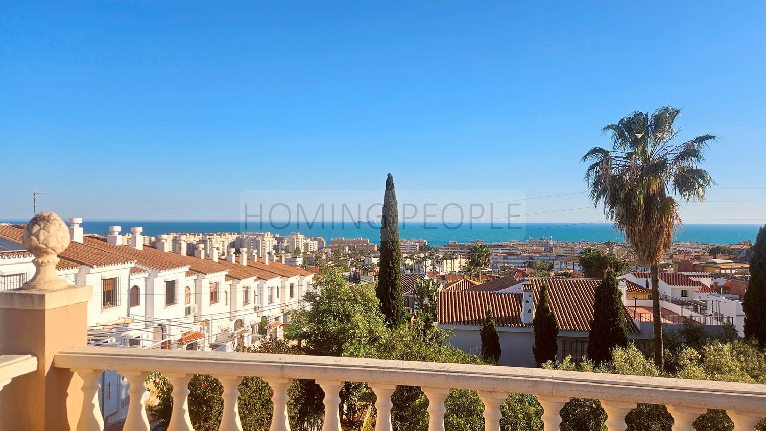 Chalet grande y soleado con piscina: Dos viviendas en una !
