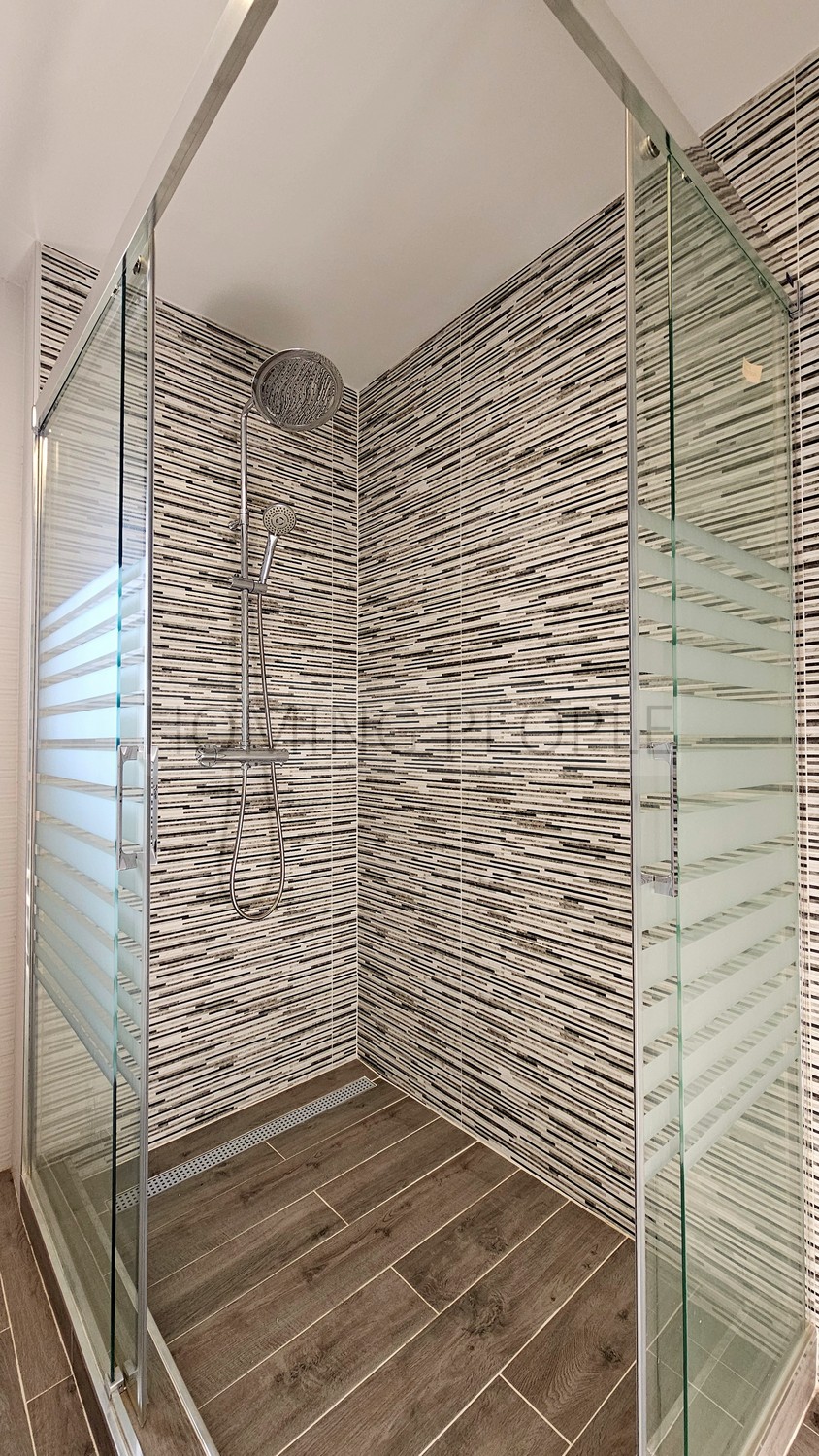 Chalet grande y soleado con piscina: Dos viviendas en una !