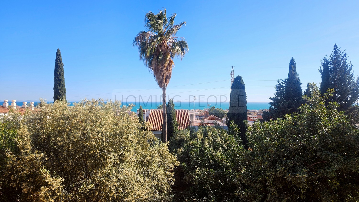 Chalet grande y soleado con piscina: Dos viviendas en una !