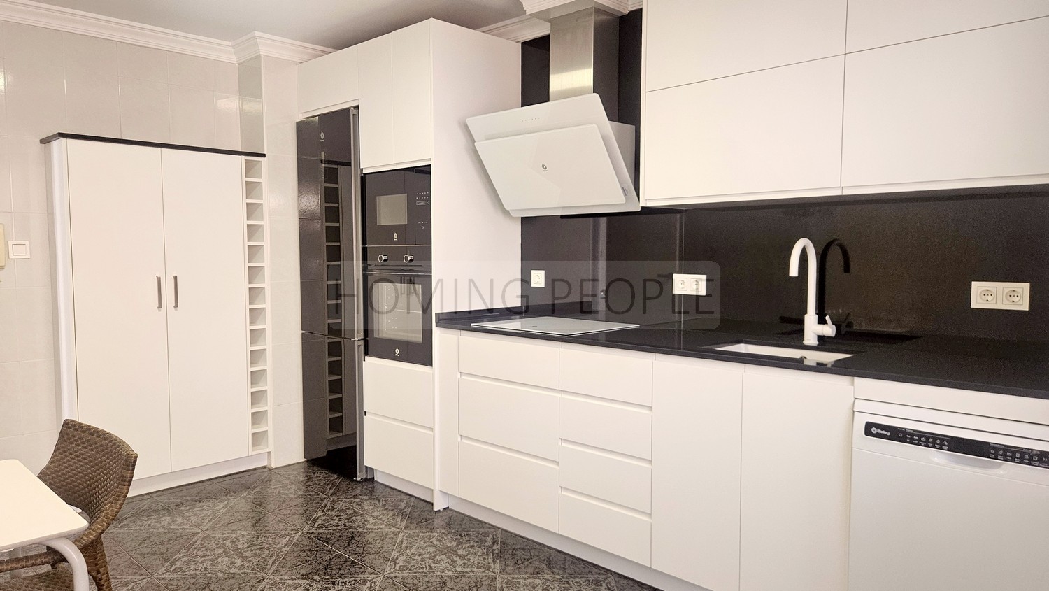 Chalet grande y soleado con piscina: Dos viviendas en una !