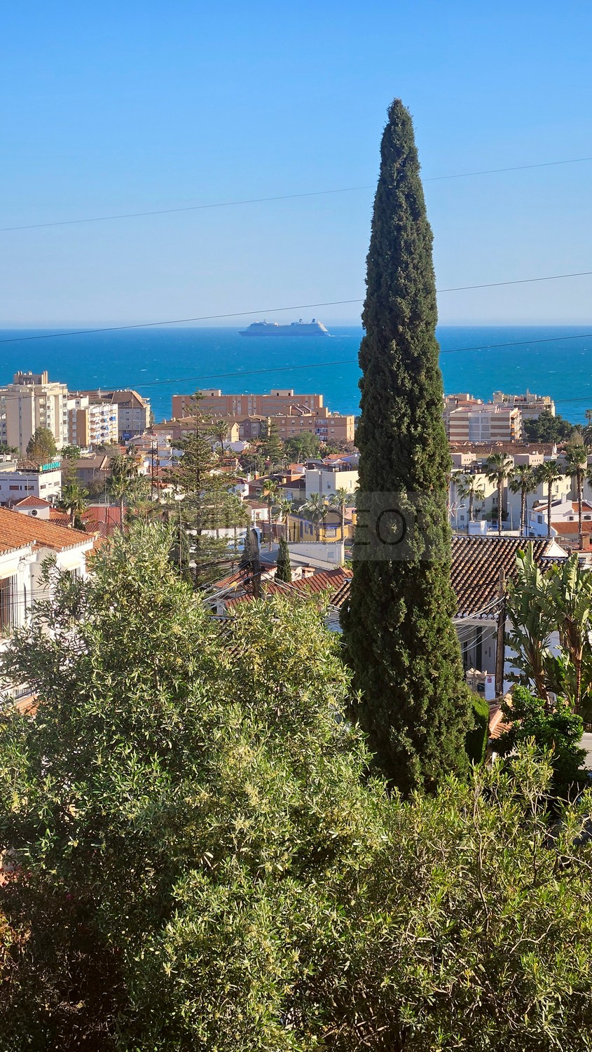 Chalet grande y soleado con piscina: Dos viviendas en una !