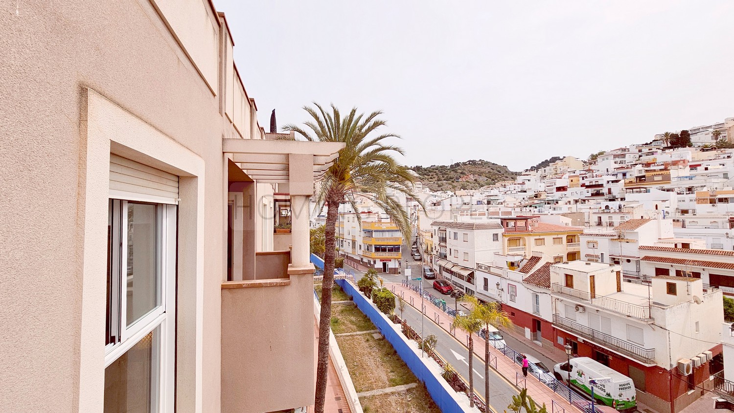 Piso céntrico muy bien equipado, con terraza y vistas