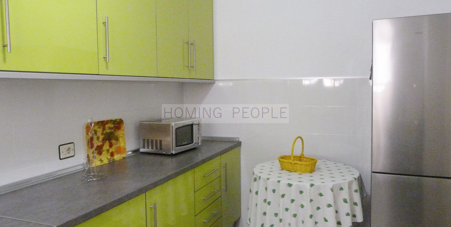 Piso en planta alta con pequeño jardín privado y a unos pasos de la playa