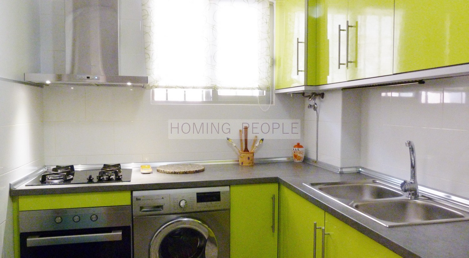 Piso en planta alta con pequeño jardín privado y a unos pasos de la playa