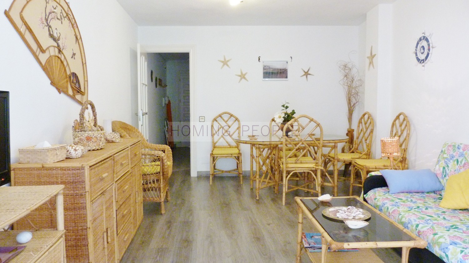 Piso en planta alta con pequeño jardín privado y a unos pasos de la playa