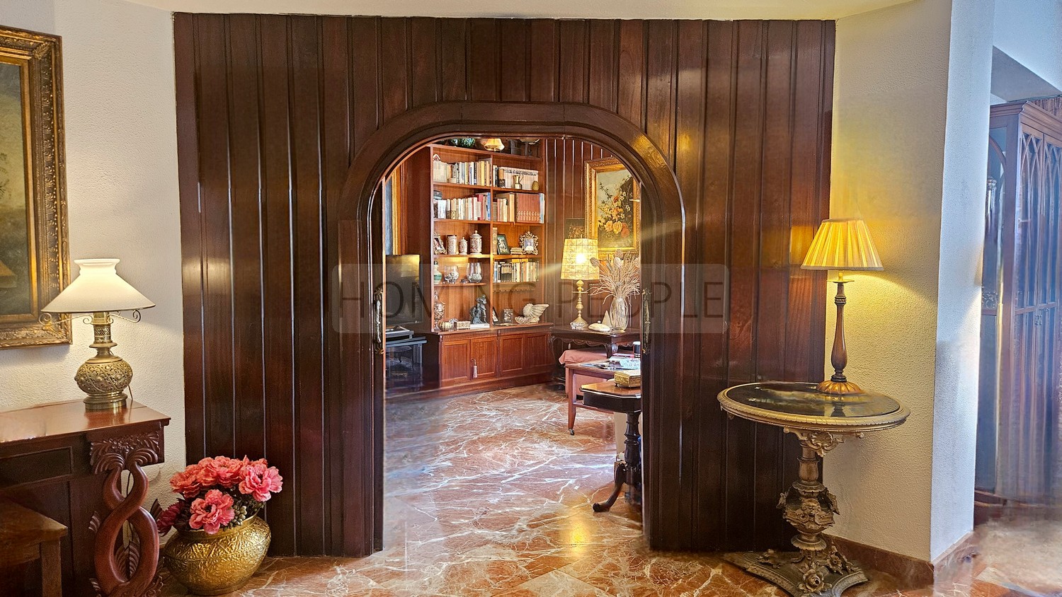 Spacious second-hand flat: Lots of natural light and just a stone's throw from Malagueta Beach