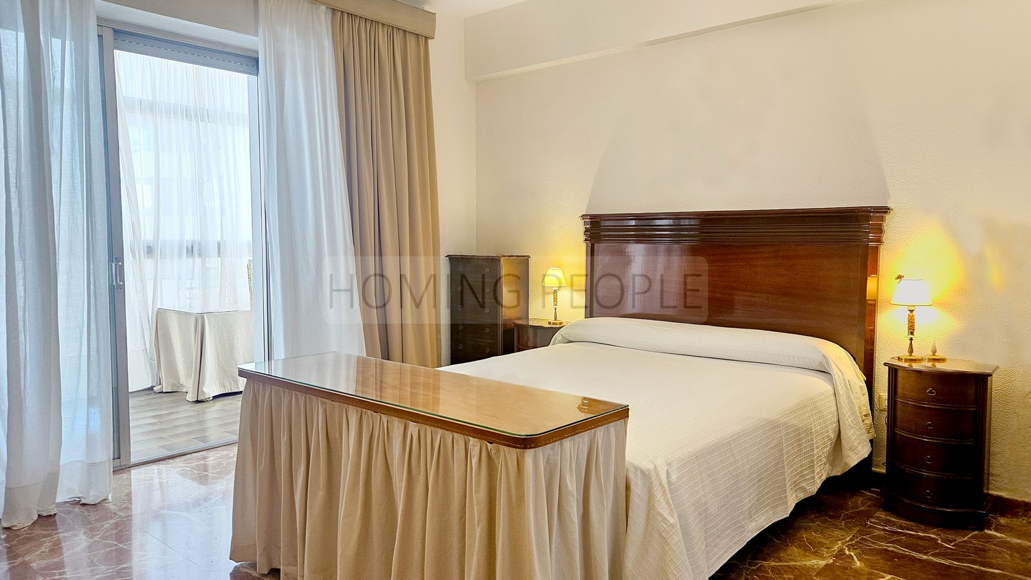 Spacious second-hand flat: Lots of natural light and just a stone's throw from Malagueta Beach