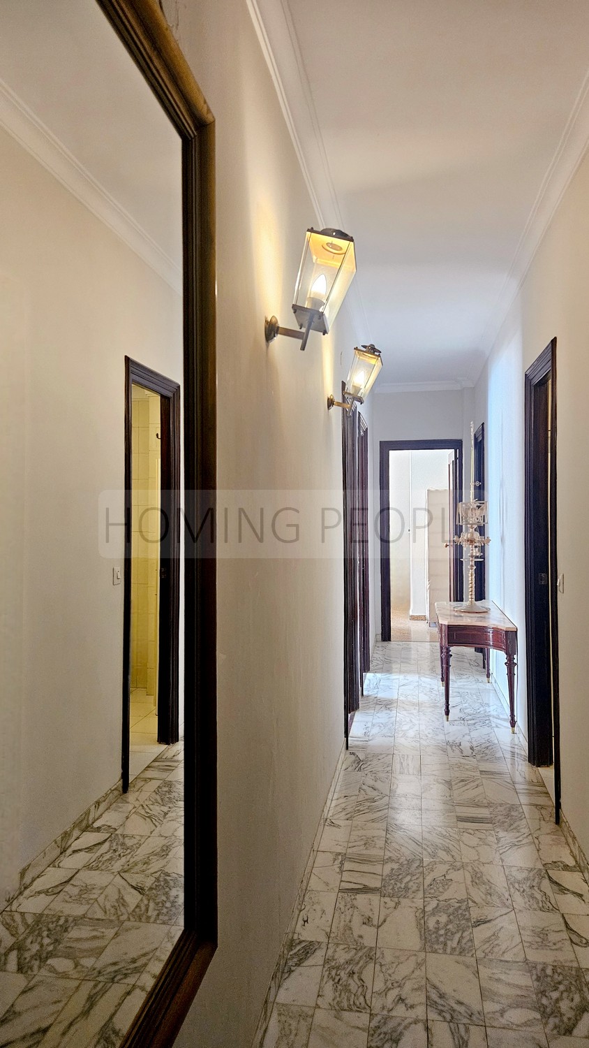 Spacious second-hand flat: Lots of natural light and just a stone's throw from Malagueta Beach