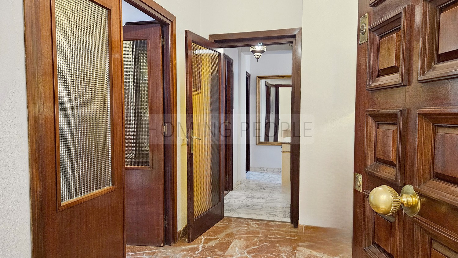 Spacious second-hand flat: Lots of natural light and just a stone's throw from Malagueta Beach