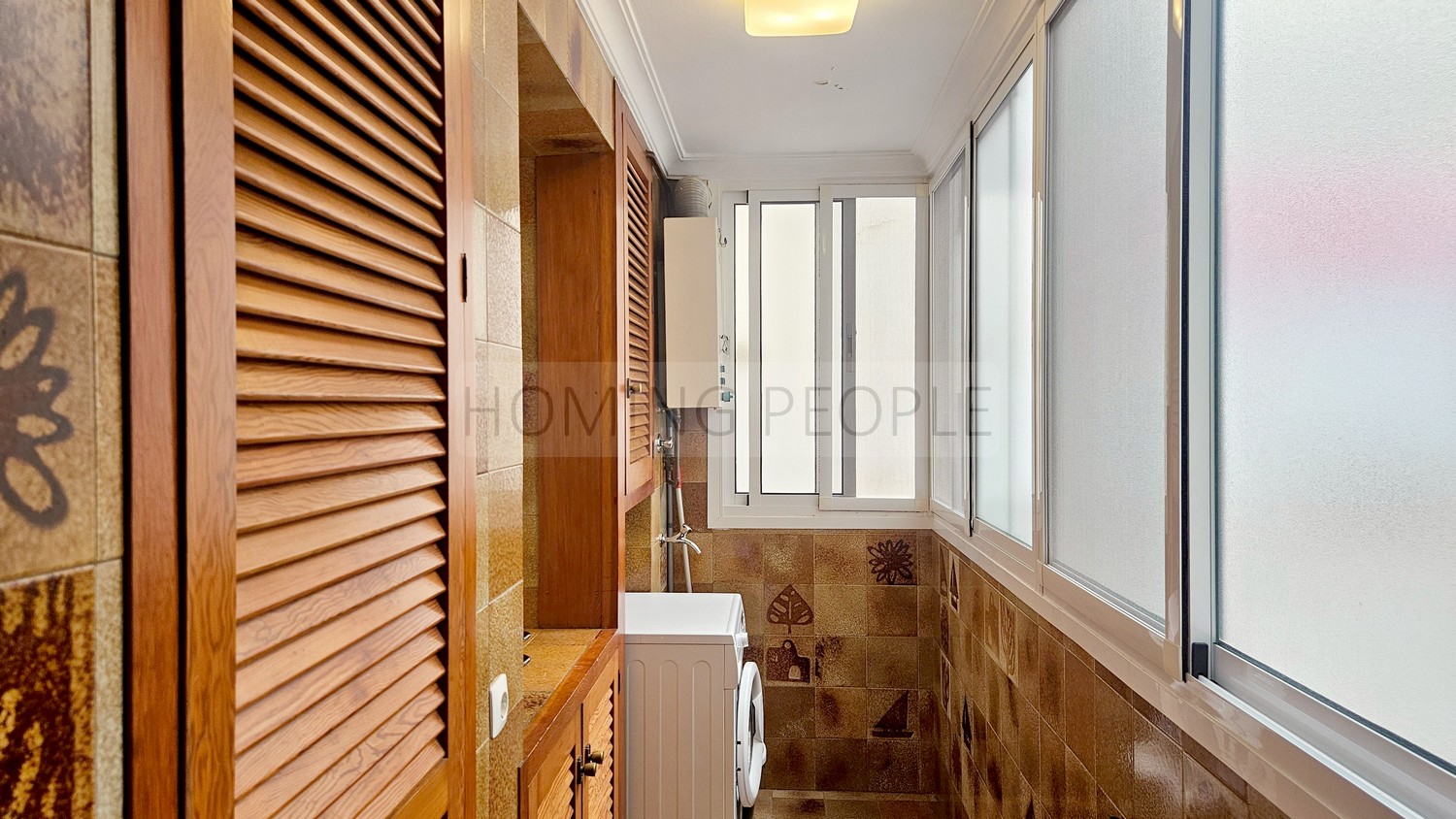 Spacious second-hand flat: Lots of natural light and just a stone's throw from Malagueta Beach