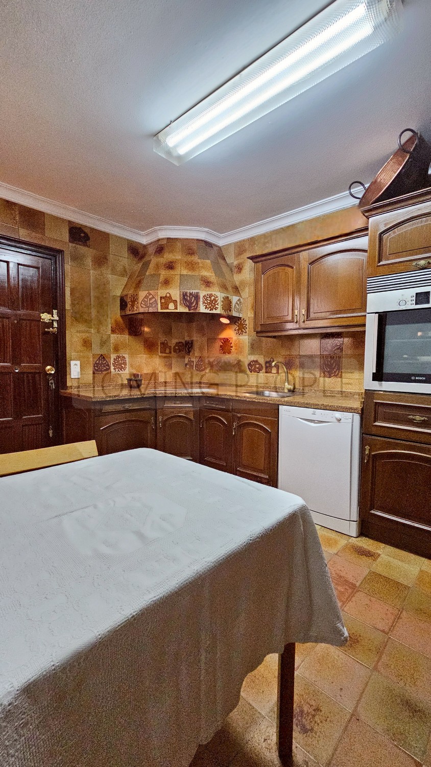 Spacious second-hand flat: Lots of natural light and just a stone's throw from Malagueta Beach